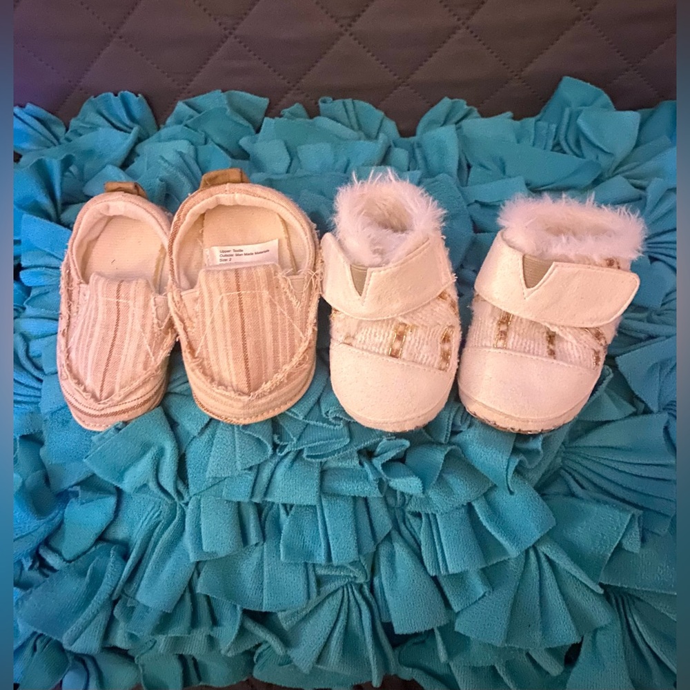 2 pair of baby shoes